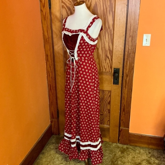 Vintage 70s floral maxi dress - Picture 10 of 15